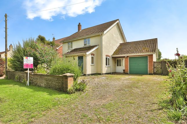 4 bed property, in Mattishall Road, £385,000