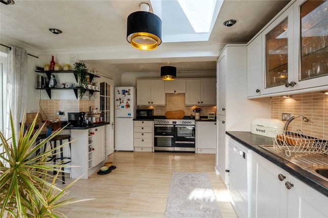 3 bed property, in Buckwood Avenue, £450,000