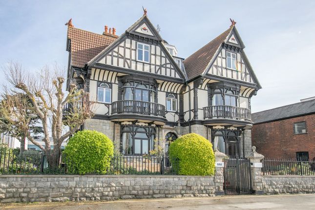 3 bed property, in Waterside, £325,000