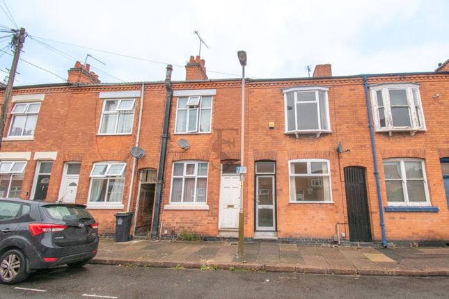 2 bed property, in Walton Street, £170,000