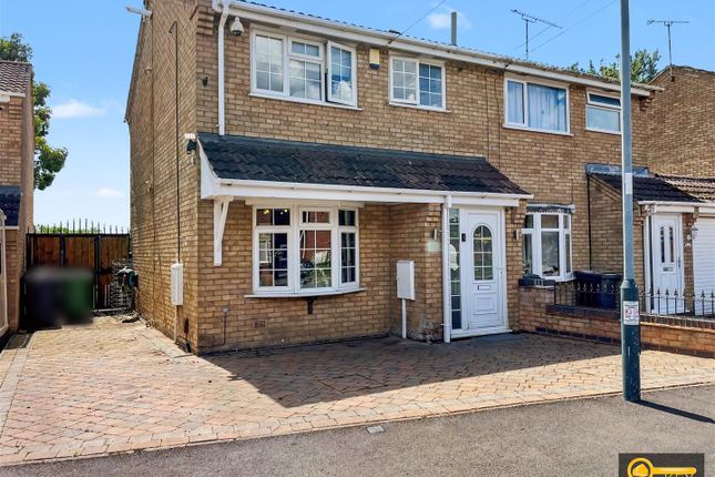 3 bed property, in Freesland Rise, £230,000