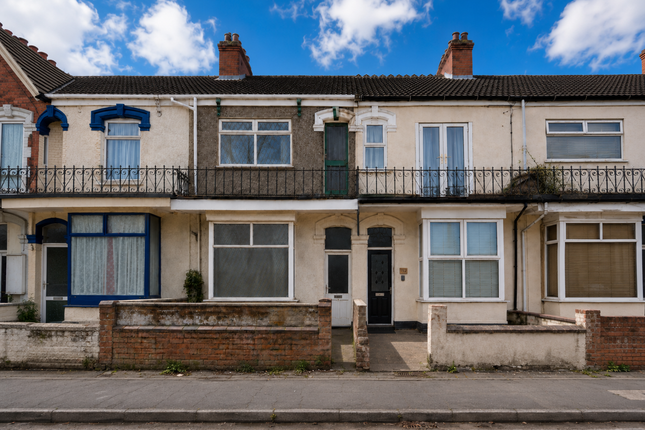 2 bed property, in 152 Durban Road, £5,000