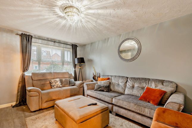 3 bed property, in Sunningdale Drive, £230,000