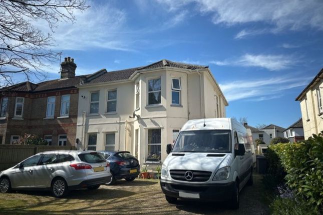 1 bed property, in Knole Road, £125,000