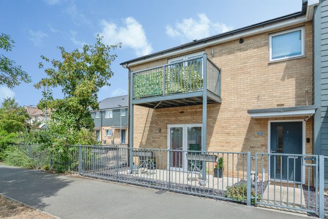 1 bed property, in Haven Road, £240,000