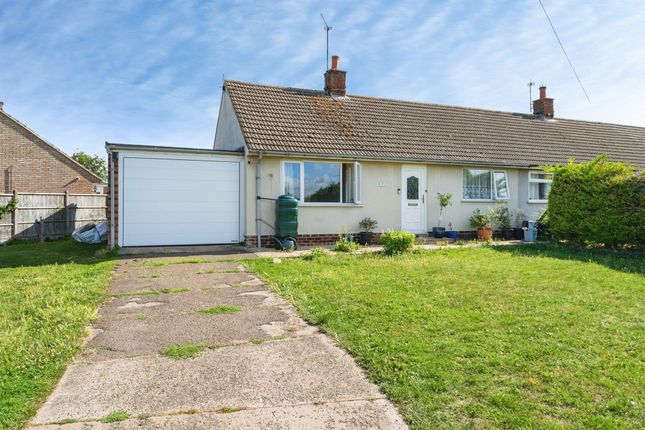 2 bed property, in Addison Close, £220,000