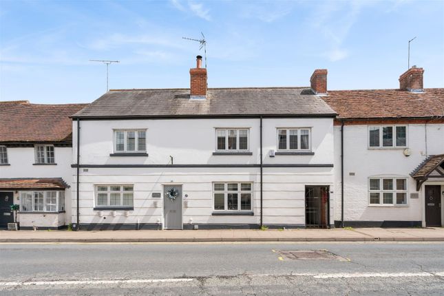 2 bed property, in High Street, £450,000