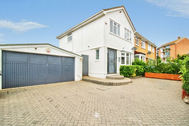 3 bed property, in Hawkhurst Gardens, £475,000