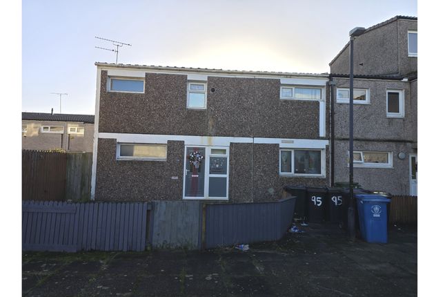 3 bed property, in 95 Beechtrees, £30,000