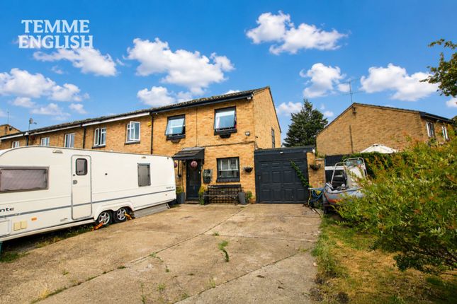 4 bed property, in Queens Road, £425,000