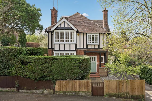 4 bed property, in Chiltern Road, £1,700,000