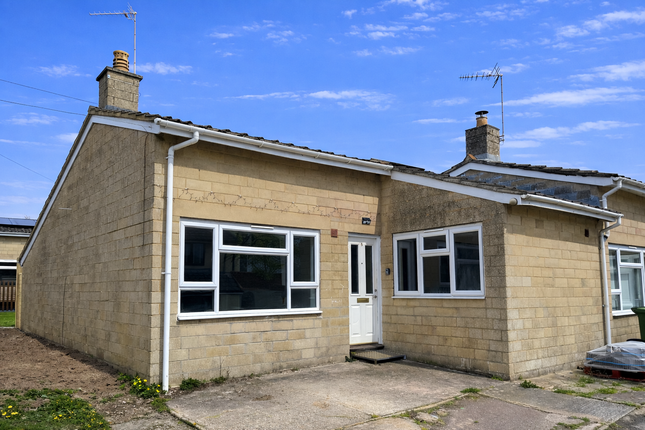 2 bed property, in Ashfield Close, £194,000