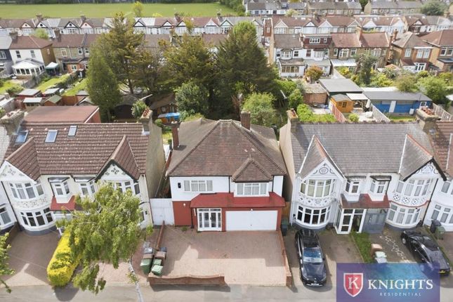 4 bed property, in Marlborough Road, £900,000