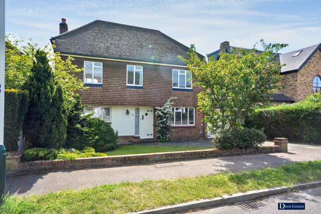 3 bed property, in Ayloffs Walk, £1,000,000
