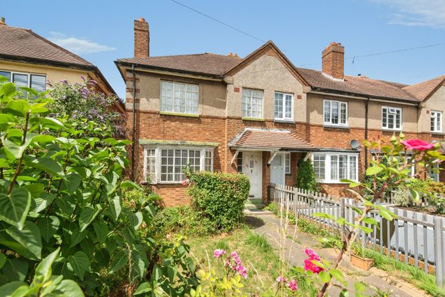 3 bed property, in Heathfield Road, £425,000