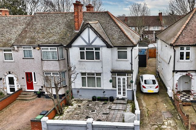2 bed property, in Ballards Road, £280,000