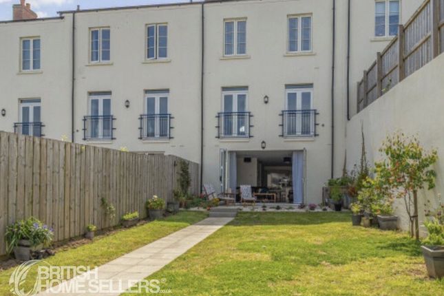 4 bed property, in Stret Rosemelin, £590,000
