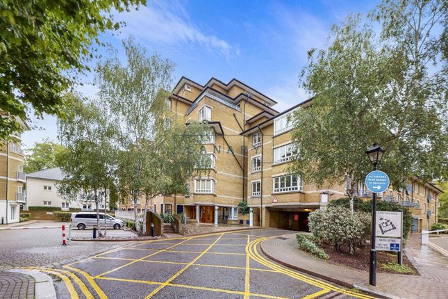 2 bed property, in Harvey Lodge, £450,000