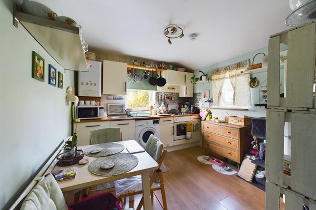 1 bed property, in Suffield Road, £290,000
