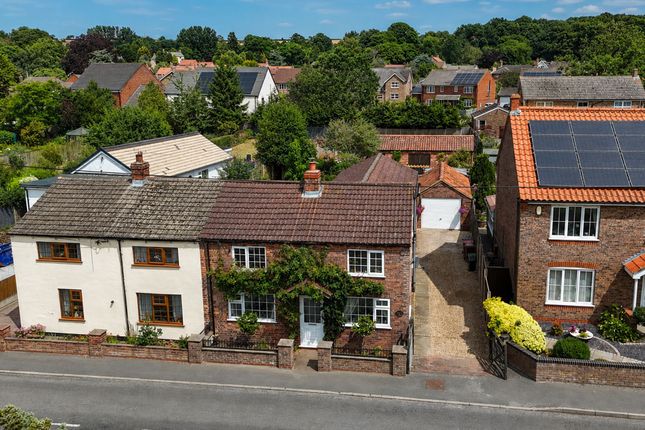 3 bed property, in Low Road, £335,000