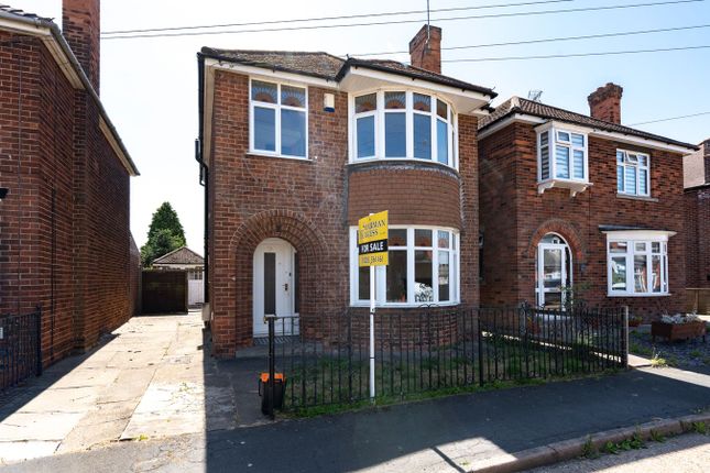 3 bed property, in Friar Way, £210,000