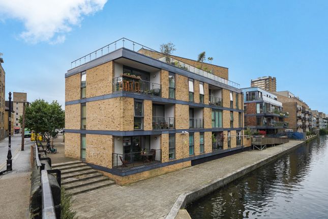 1 bed property, in Vermillion Apartments Gunmakers Lane, £625,000