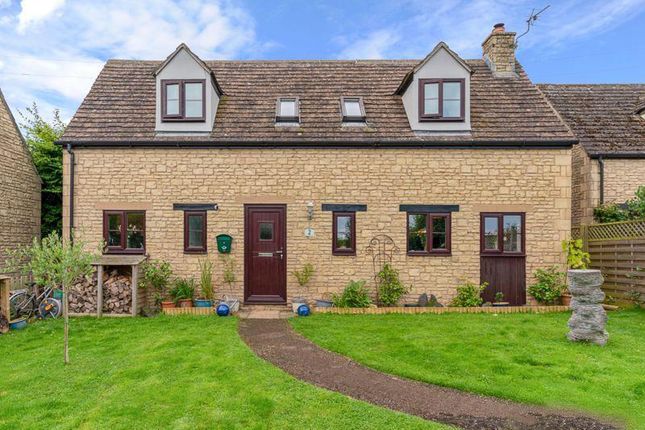2 bed property, in Cockbury Court, £490,000