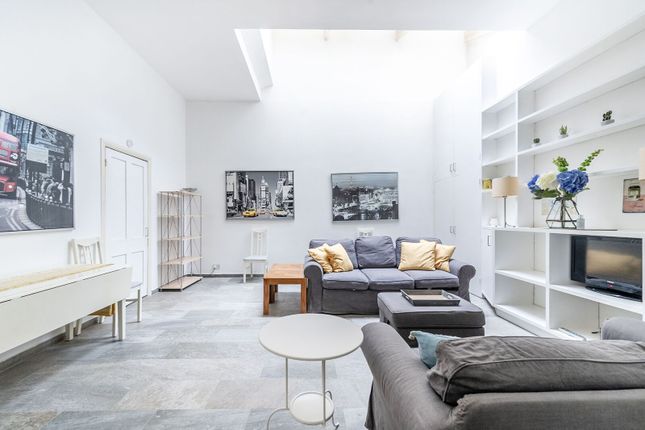 1 bed property, in Queens Gate, £450,000