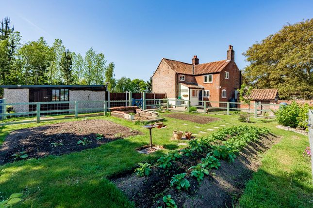 2 bed property, in Back Road, £340,000