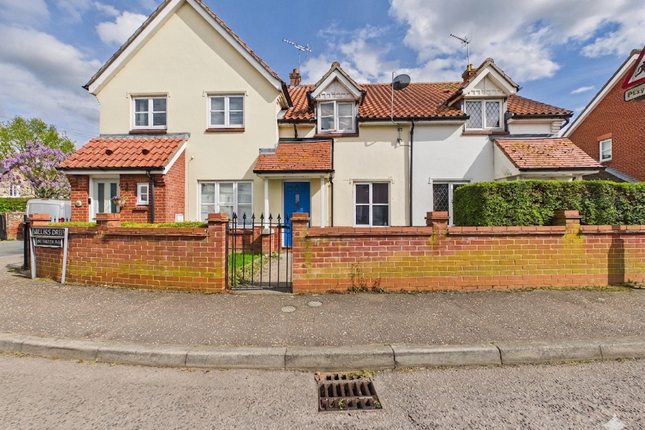 2 bed property, in Millers Drive, £180,000