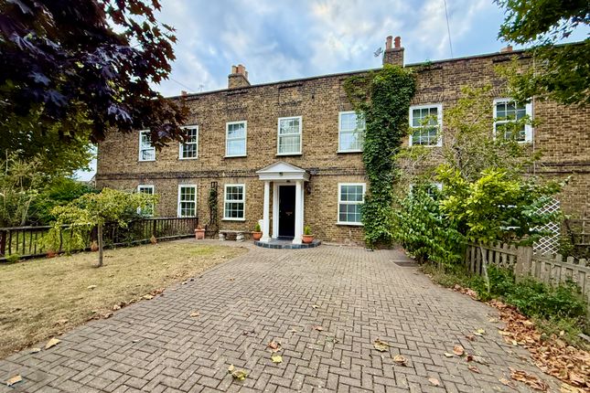 3 bed property, in Chapel House St, £860,000