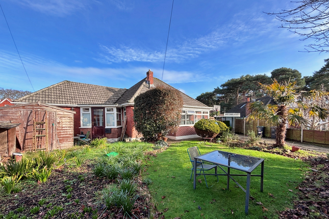 3 bed property, in Frensham Close, £400,000