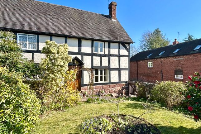1 bed property, in High Street, £215,000