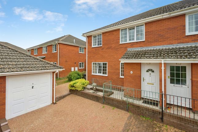 2 bed property, in Parker Close, £200,000
