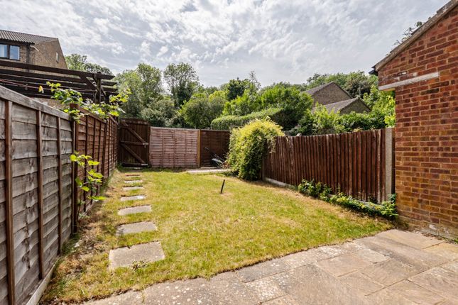 2 bed property, in Spoondell, £280,000
