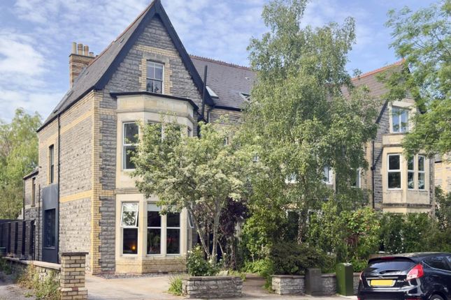 5 bed property, in Victoria Road, £950,000