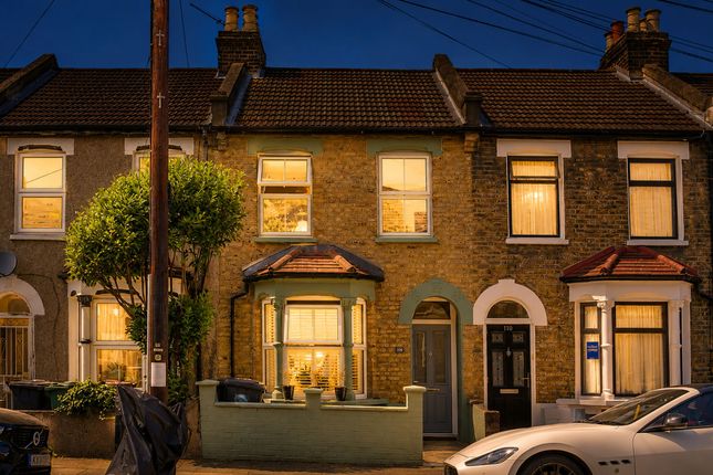 2 bed property, in Oakdale Road, £575,000