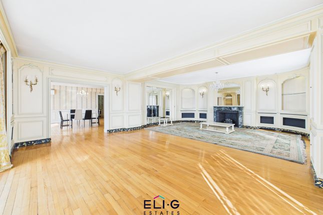 5 bed property, in Riverside Drive, £2,000,000