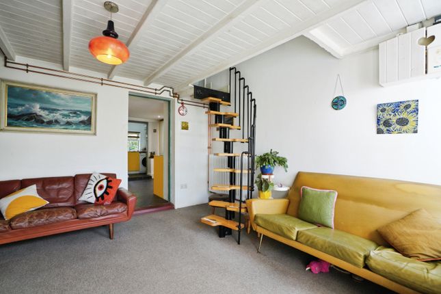 3 bed property, in Trenowah Road, £240,000