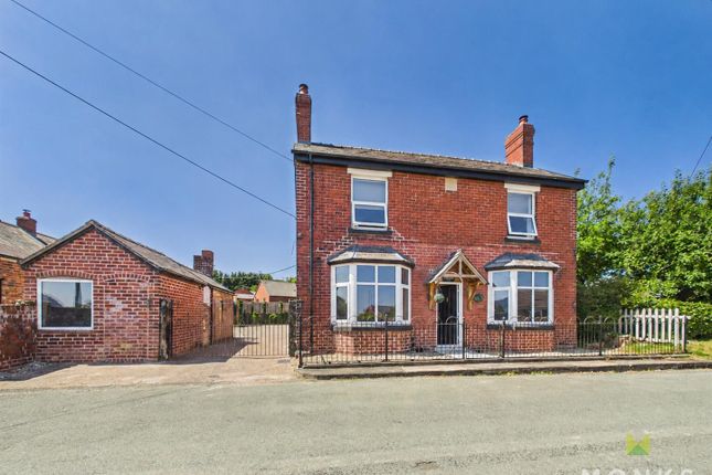 3 bed property, in Arddleen, £400,000