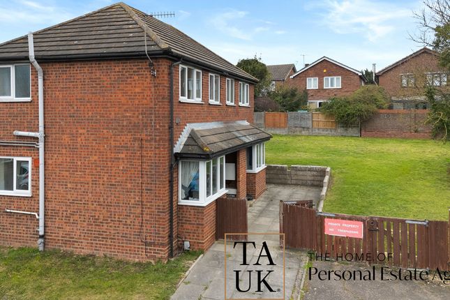 4 bed property, in St. Andrews Avenue, £400,000