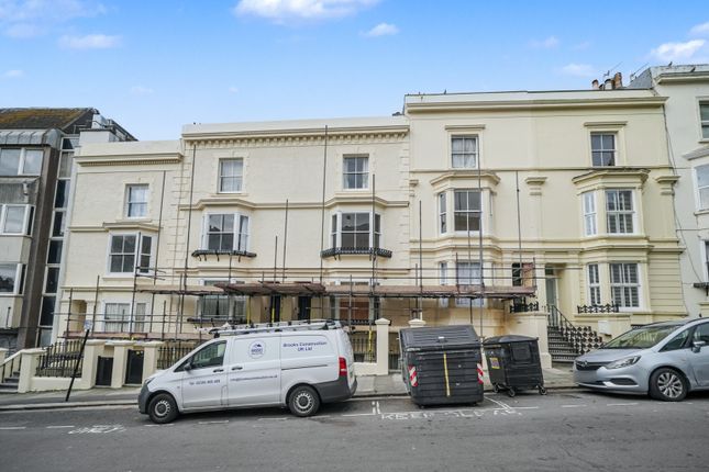 1 bed property, in York Road, £195,000