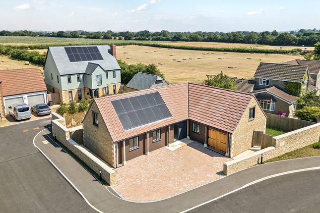 3 bed property, in Malford Farm Court, £765,000