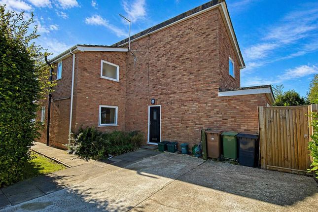 6 bed property, in 6 BEDROOM H.M.O (or Family Home) on Darrell Close, £599,995