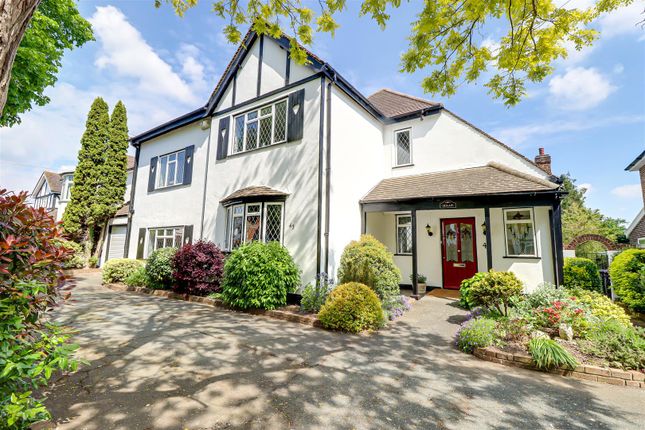 5 bed property, in Woodside, £950,000