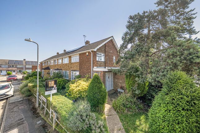 3 bed property, in Torrens Walk, £325,000