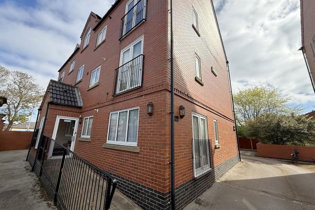 1 bed property, in Rick Davis Court, £70,000
