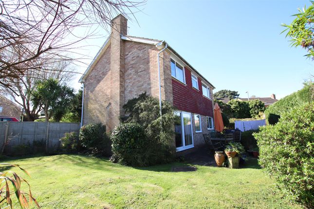 4 bed property, in Collins Road, £450,000