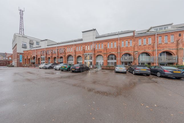 2 bed property, in Electric Wharf, £135,000