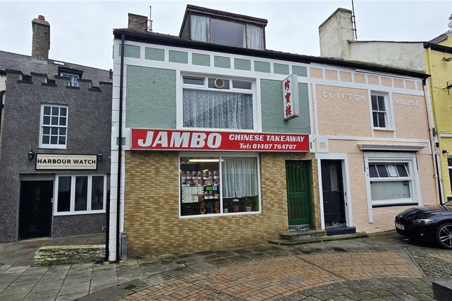 2 bed property, in Market Square, £140,000